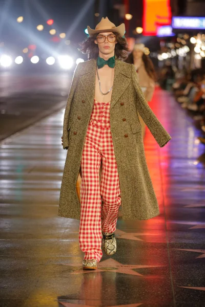 Look 64